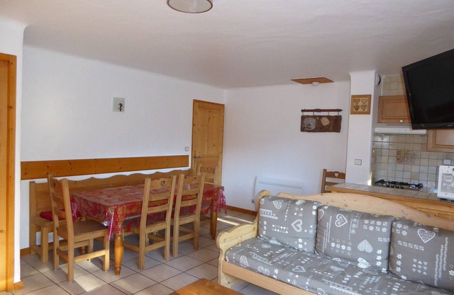 Chalet chaleureux à Champagny - 3 chambres, grande terrasse et parking