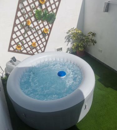 CHALET CON JACUZZI CLIMATIZADO, BARBACOA Y CERCA DE LA PLAYA