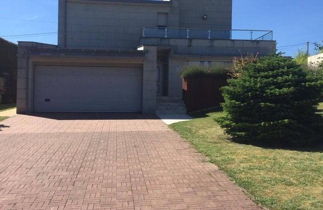 Chalet con Piscina muy Cerca de Santander