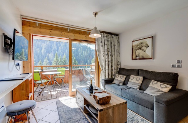 Chalet des Oursons - Two Bedroom Apartment, Sleeps 5