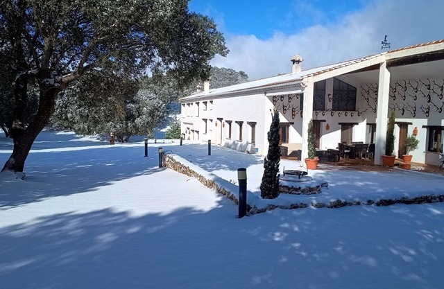 Chalet 'El Pinar De La Lobera' with Mountain View, Shared Pool and Wi-Fi