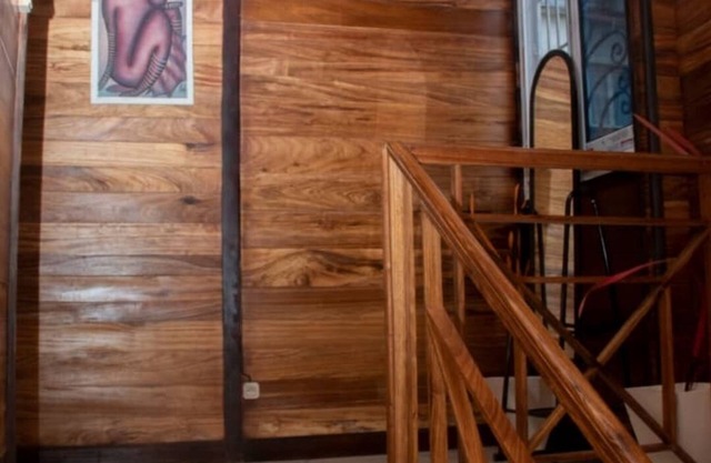 Chalet en bois confortable et bien équipé à cinq minutes de la plage, Kribi.
