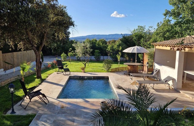 Chalet en Pleine Campagne Avec Piscine