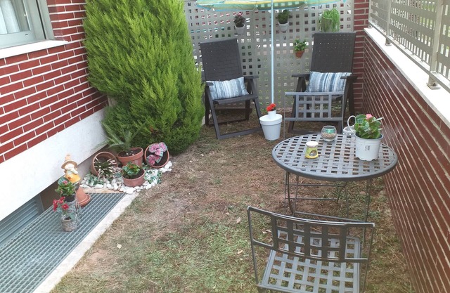 Chalet Familiar Tranquilo con Garaje Cerrado, Terraza y Jardín Para Descansar