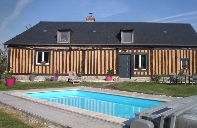Chalet in Courtonne with Private Pool