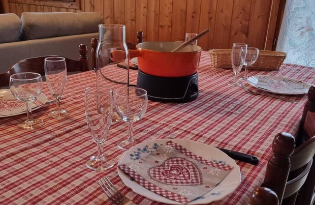 Chalet des Tuiles close to hiking trails (pets welcome!)