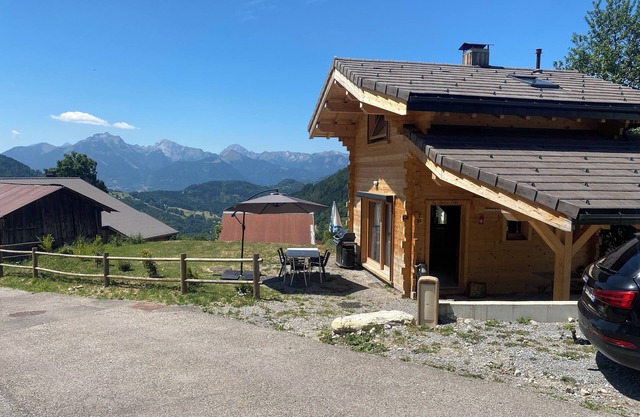 Chalet Dans les Aravis 1200 m Daltitude Avec spa Priver