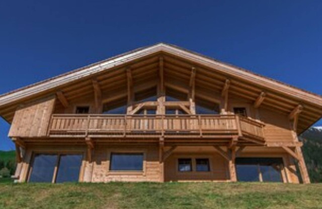 Chalet Frison option Carole communicating 10 and 12 people (i.e. 22 people)