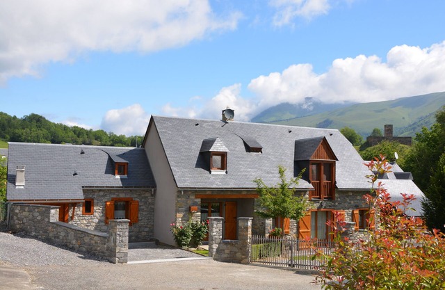 Chalet Gite Louron Maison Génos Loudenvielle 5 p 2 ch, garage bicycle fishing WIFI
