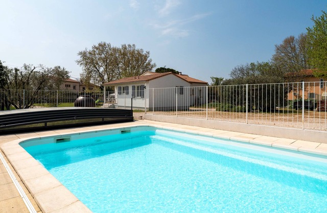 Chalet in Provence with shared pool, Wi-Fi and air conditioning