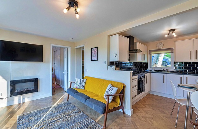 Chalet in Snowdonia with Pool & Fishing Lake