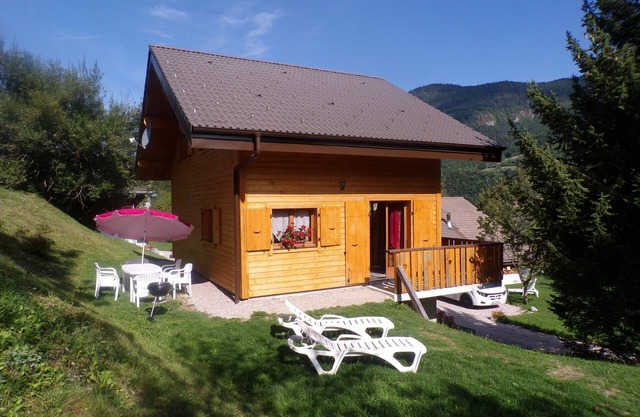 Chalet La Dranse 4 Étoiles with Mountain View, Private Garden and Wi-Fi
