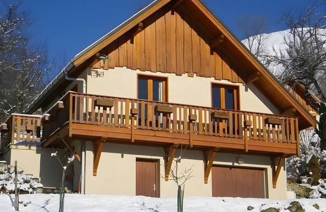 Chalet 'La Gelinotte - Jarrier' with Mountain View, Private Terrace and Wi-Fi