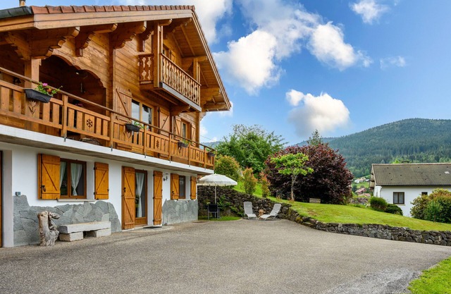 Chalet 'La Sportive' with Mountain View, Private Garden and Wi-Fi