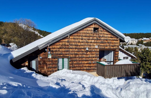 Chalet "Les Lupins Bleus" at the foot of the slopes at Font-Romeu/Pyrénées 2000