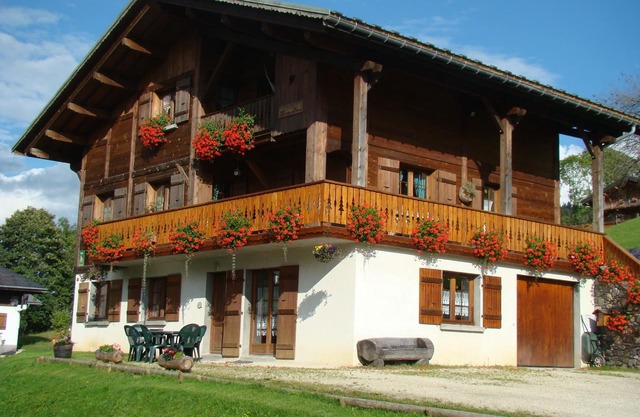 Chalet "Les Rodhos" 150m from the FLUMET-Espace Diamant slopes