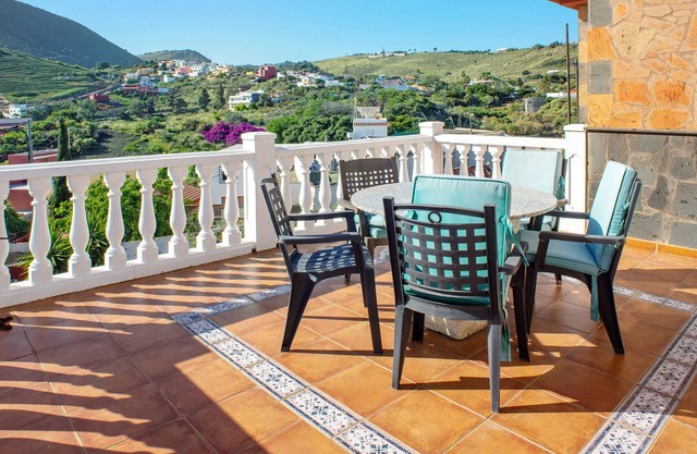 Chalet Mirador Los Hoyos with Mountain View, Garden & Wi-Fi