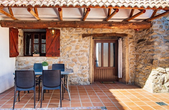 Chalet 'Neilarural' with Mountain View, Wi-Fi and Air Conditioning