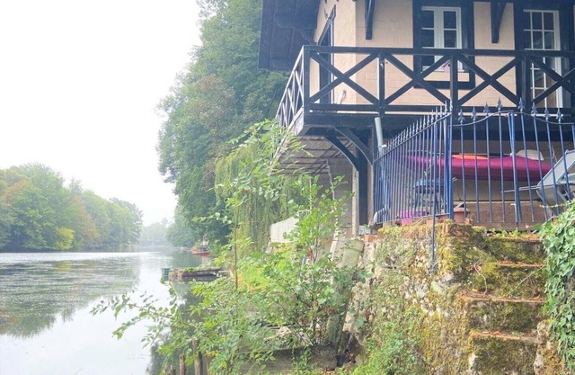 Chalet on the banks of the Loiret