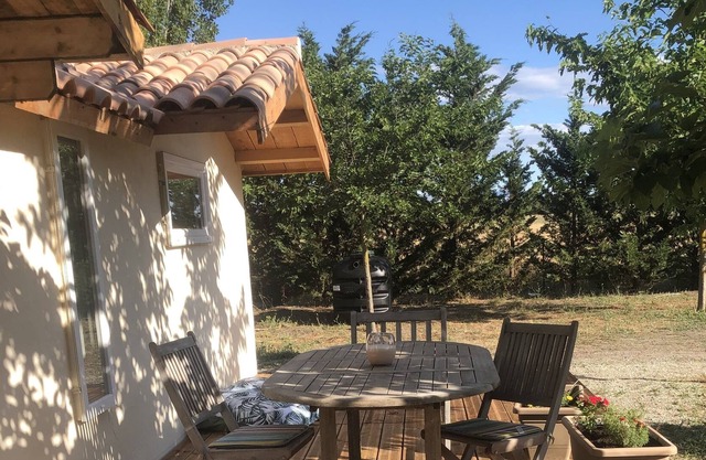 Chalet on the edge of a private pond in an agricultural estate