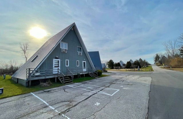 Chalet on the Lake 56 w/Beach Access, Pools, Sport Courts, Fishing Pond & more!