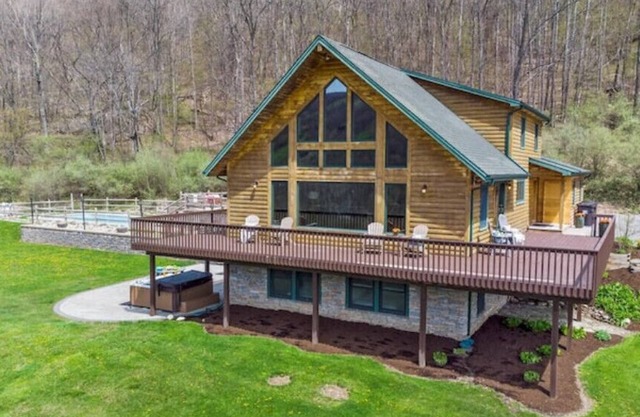 Chalet Overlooking Bristol Mountain