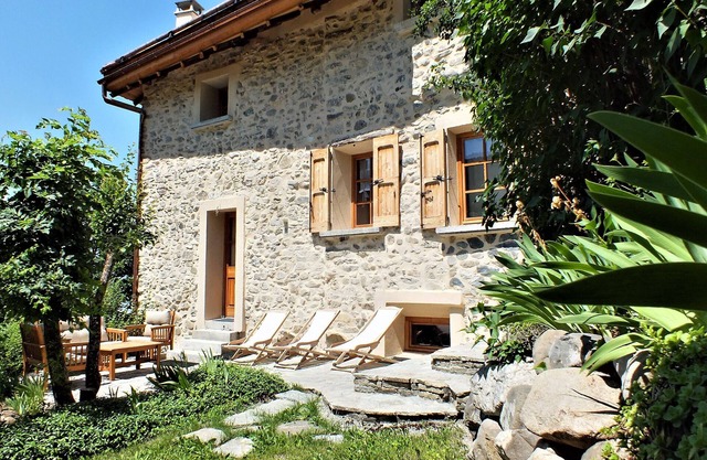 Chalet 'Pierre-vue Sur Le Pelvoux' with Mountain View, Private Garden and Balcony