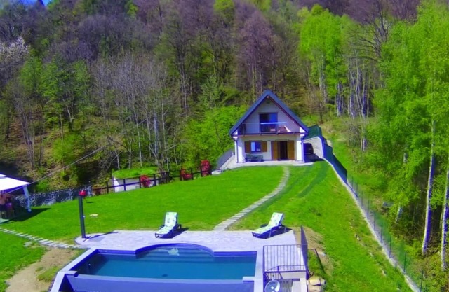 Chalet Stazzona, Casa a Punta, surrounded by greenery 5 minutes from Lake Como.