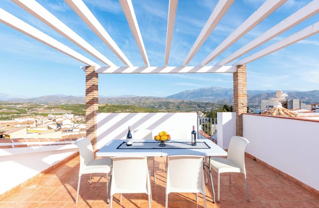 Chalet 'Villa Cañete' with Mountain View, Terrace, Jacuzzi & Wi-Fi