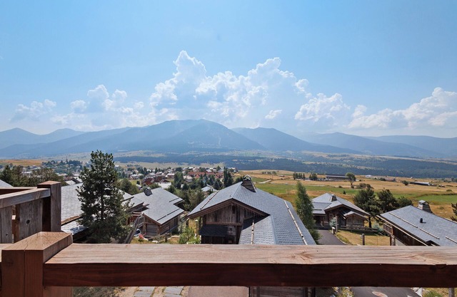 Chalet 'Vista - Bolquère' with Mountain View, Private Terrace and Wi-Fi