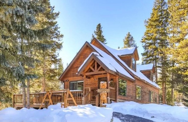 Chalet w/Hot Tub, Dog Friendly, 3 Miles to Breck