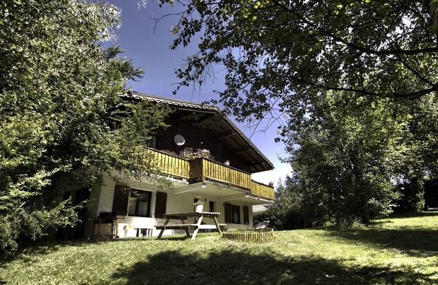 CHALET WITH GARDEN AND SPLENDID VIEW CHAINE MONT BLANC CHAMONIX BOSSONS. WIRELESS