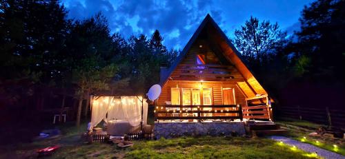 Chalet with outdoor jacuzzi near Sarajevo