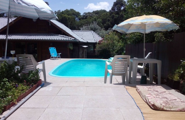 CHALET WITH SWIMMING POOL IN LAWN, CENTRAL AREA 3 BEDROOM, FIREPLACE, HEATING.
