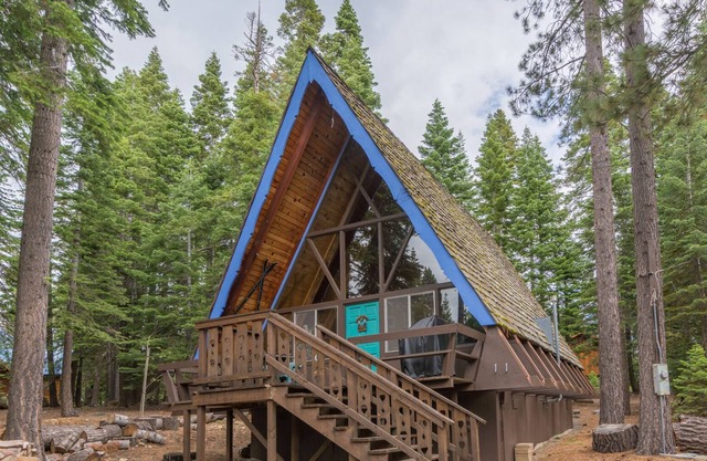 Chamberlands Pool and Beach access! Great location on West Shore!