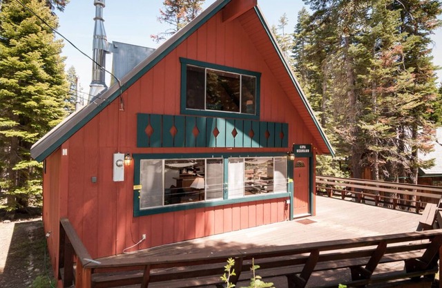 Chambers cabin w/ full access to pool, beach tennis, dog OK! Sleeps 11