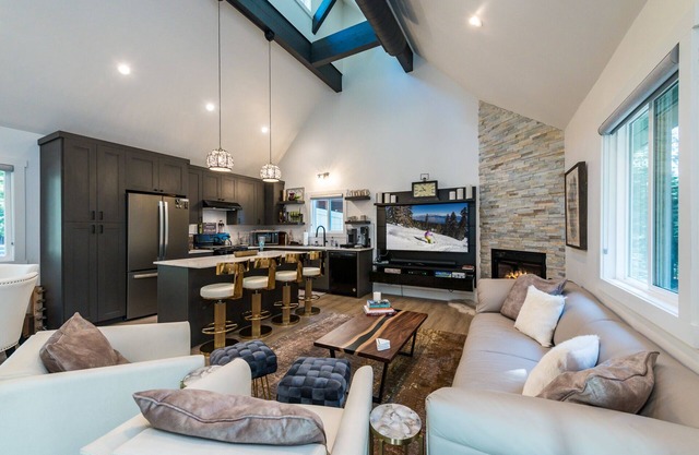 Chambers Escape: Cozy 3BR retreat in Tahoma