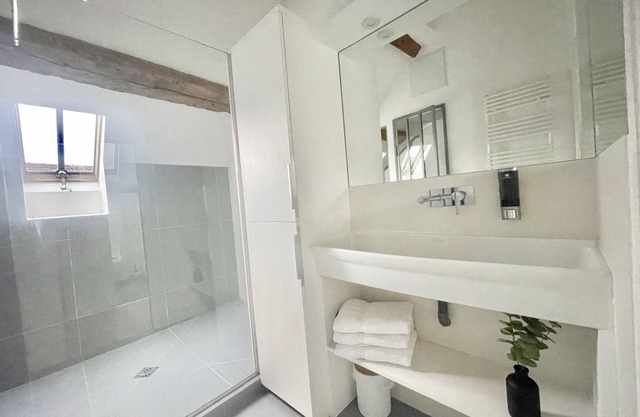 Chambre Triple Avec Salle de Bains Privative à 10 Minutes de Disneyland Paris