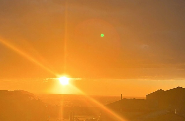 Chambre Lumineuse ,climatisée Dans Pittoresque Port de Pêche