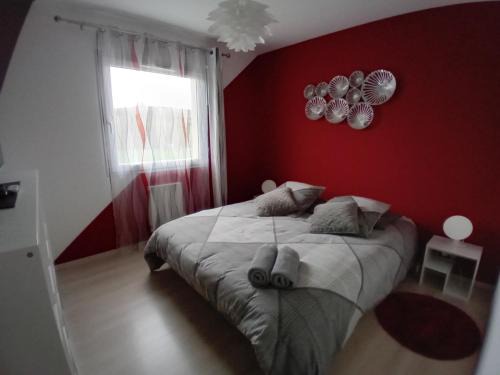 chambre rouge privée avec piscine