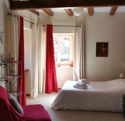 Chambres touristiques La Cour Des Hôtes
