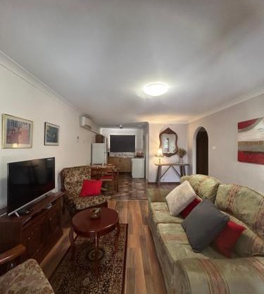 Champion Bay Beach Unit, with own carport,