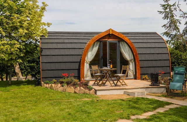 CHAPEL POD, pet friendly, character holiday cottage in Callington