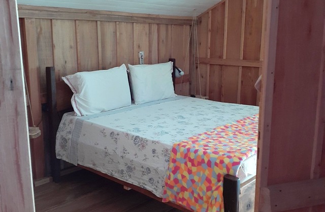 Charming chalet in Santo Amaro da Imperatriz, Pets are welcome.