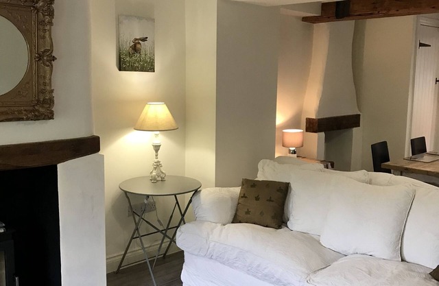 Character 2 bed cottage, sleeps 3 comfortably