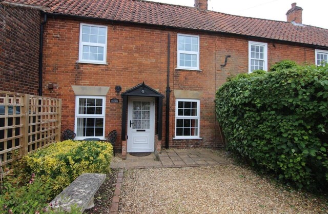 Character 2 Bedroom Cosy Cottage near Burnham Market and Brancaster Beach