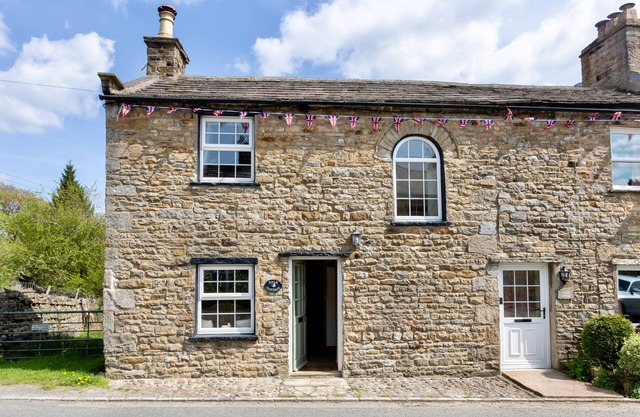 Character Cottage In West Burton village, Wensleydale