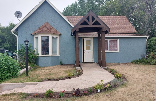 Character home with 1 bedroom for short term rental.