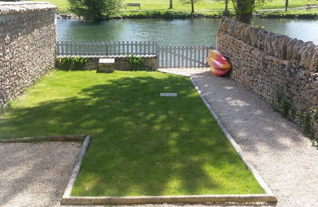 Character house by the river - Vivonne Center