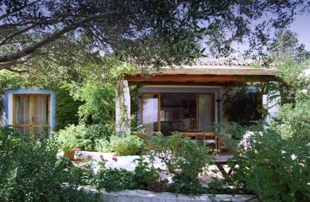 Character house with front garden of the sea